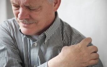 Cervikobrahialgija, pri kateri roke bolijo in otrpnejo