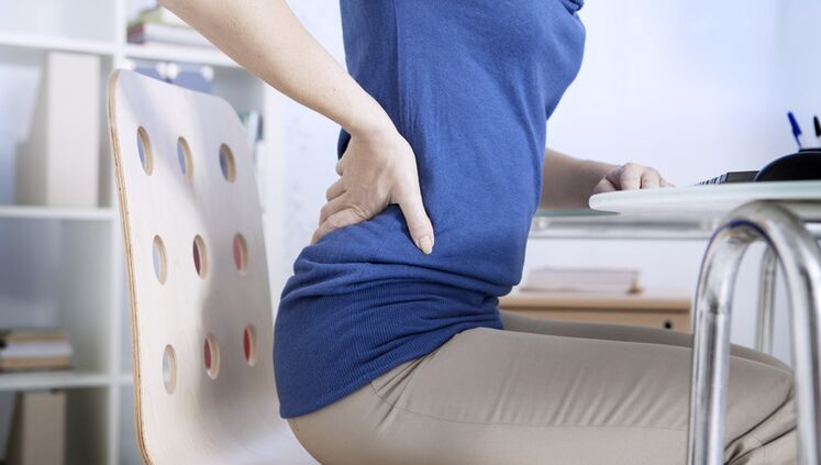bolečine v hrbtu med sedenjem